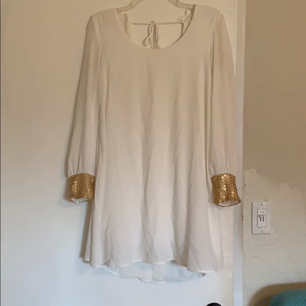 White long-sleeved dress